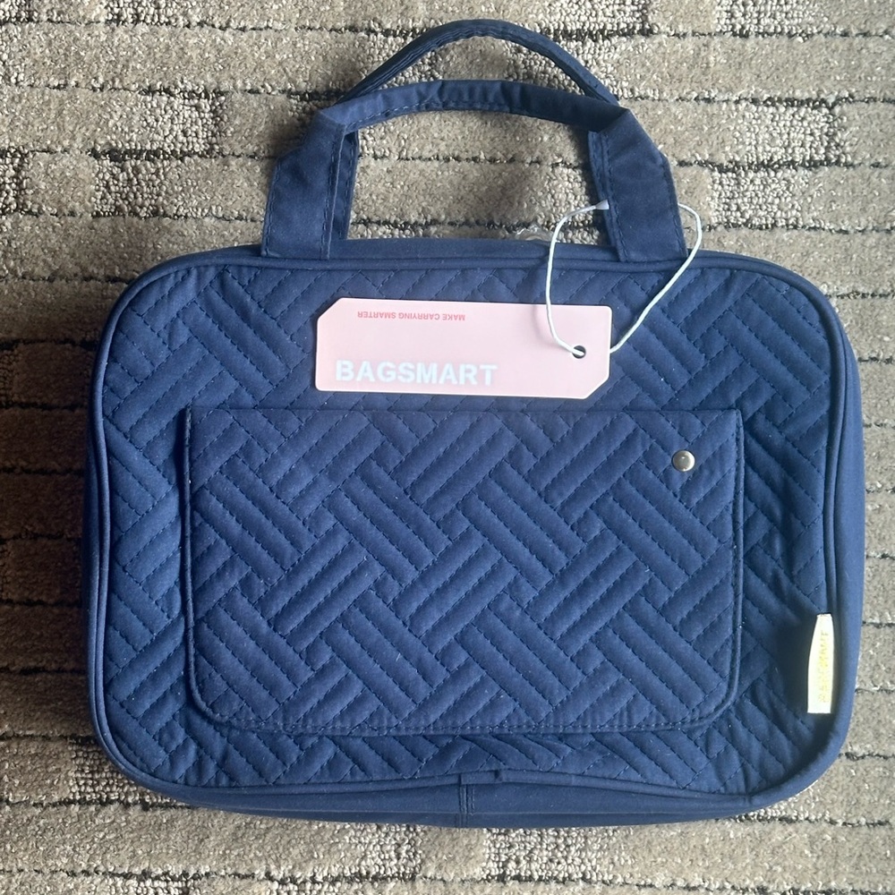 BAGSMART NWT The Space Saver Toiletry Bag